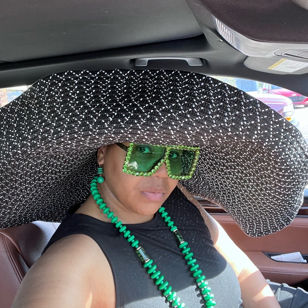 Oversized Beach Hat Black & White
